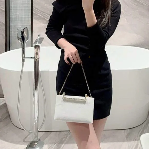 💎 Embellished Clutch 💎 - Picture 6 of 6